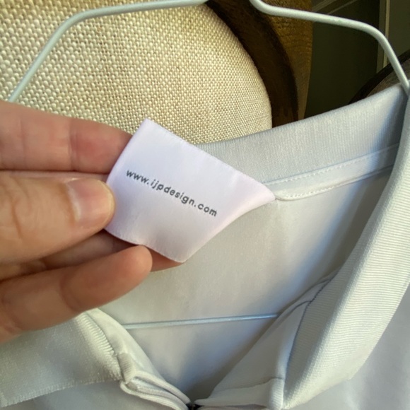 IJP design golf shirt.    Size XL - Picture 2 of 4